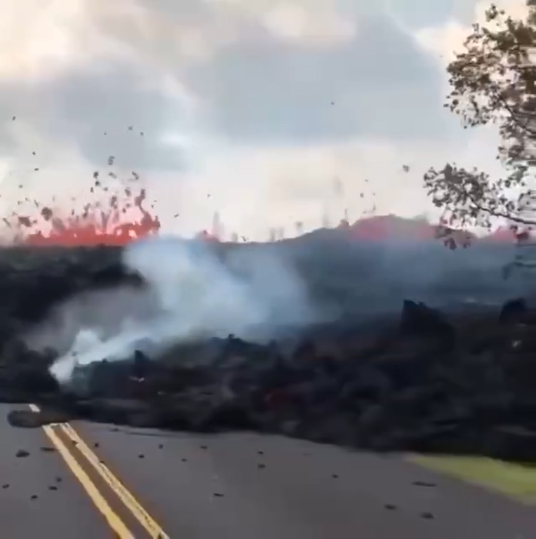 На Гаваях стався землетрус, який спровокував нові викиди вулкана Кілауеа. Відео 