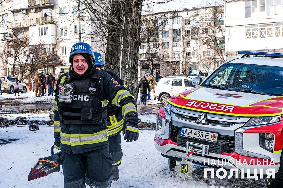 Троє людей загинули, 11 поранено: в Покровську, де окупанти обстріляли житловий будинок, завершили рятувальну операцію. Фото і відео