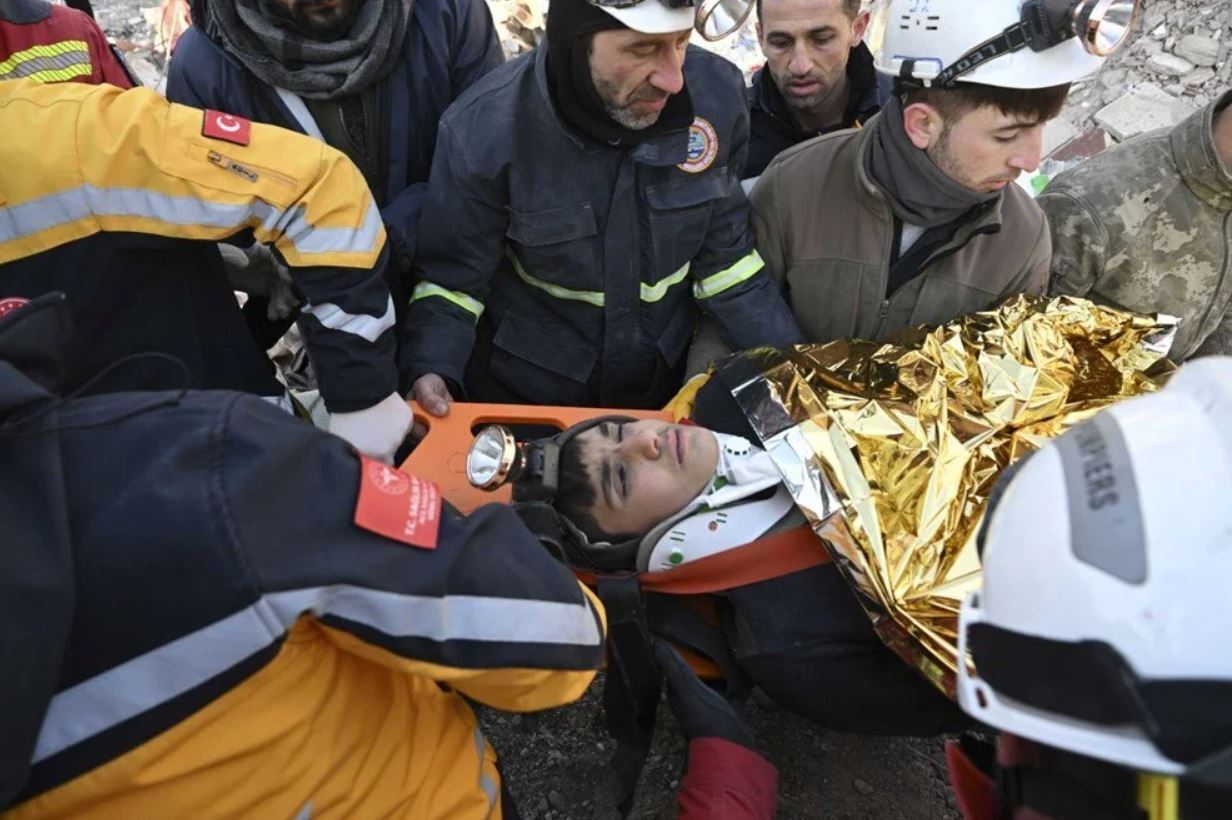 Число жертв землетрясения в Турции превысило 36 тыс. человек: под завалами до сих пор находят живых. Фото