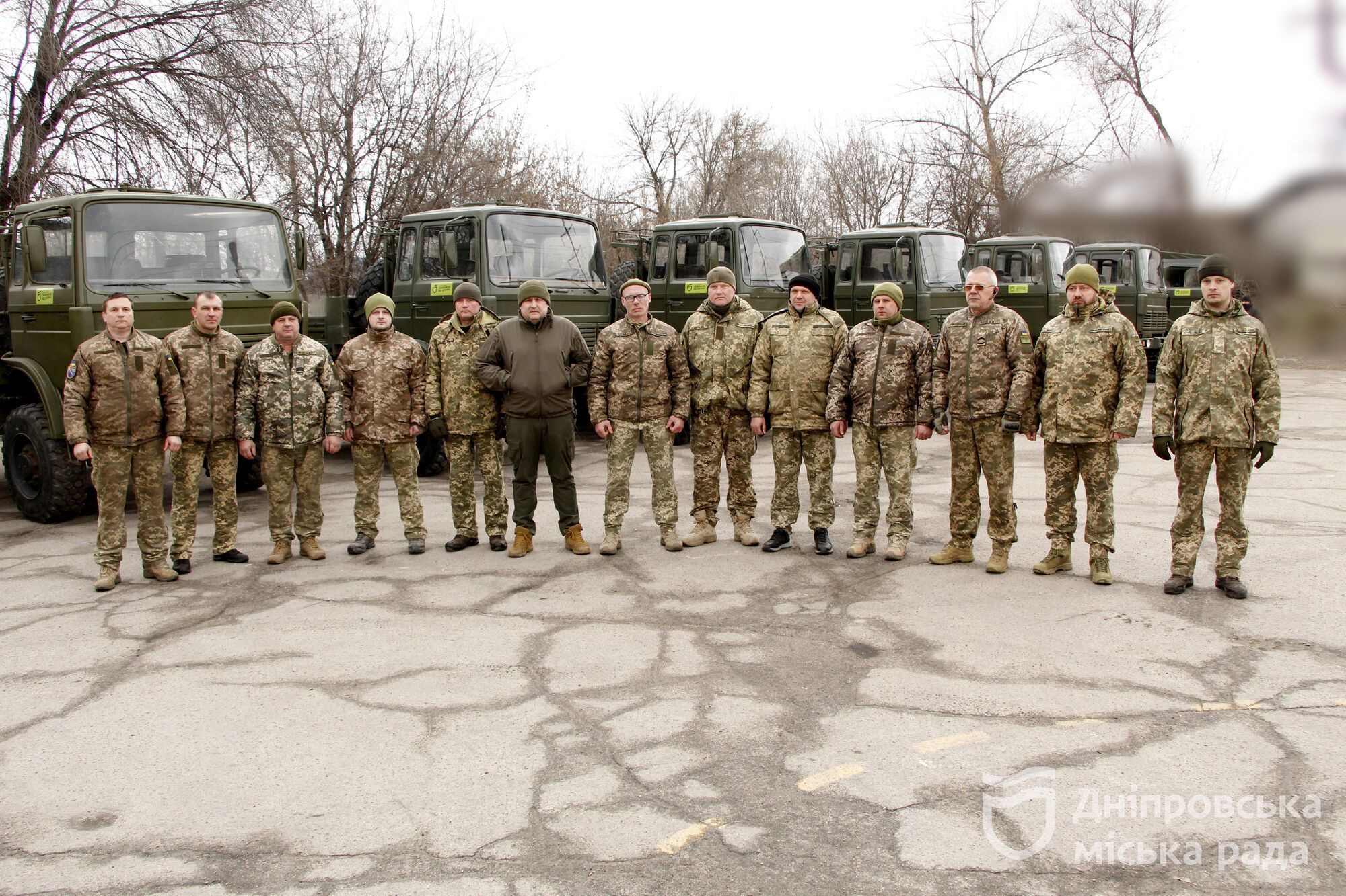 Дніпро відправив ЗСУ ще 12 вантажівок та готує втричі більшу партію машин для фронту, – Філатов