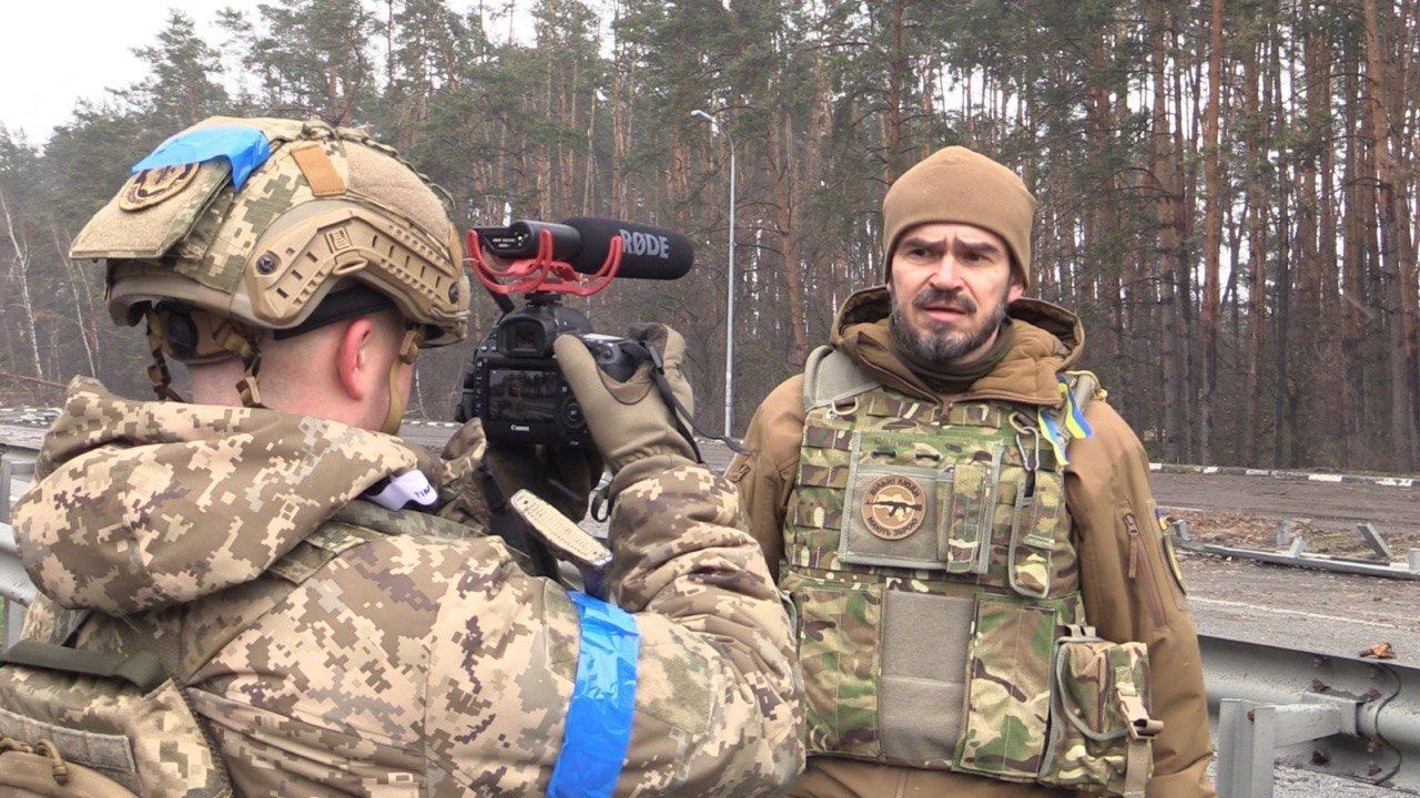 В Україні сьогодні День військового журналіста: Зеленський відзначив сміливість кореспондентів і вшанував пам'ять загиблих. Фото 