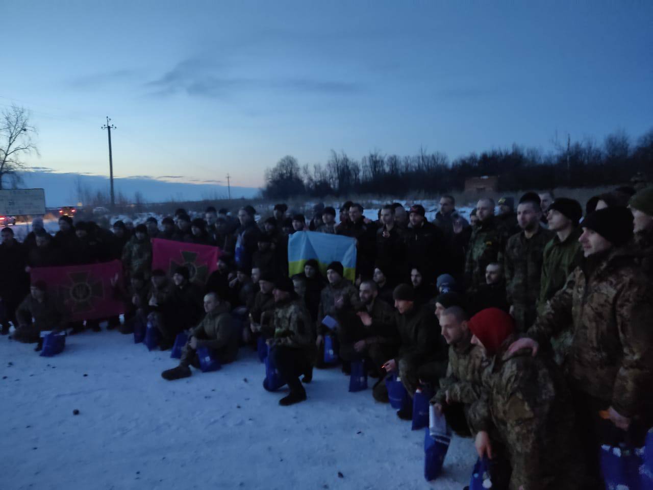 З російського полону повернули 101 українця: серед них захисники Маріуполя і викрадений заступник мера Енергодара. Фото і відео