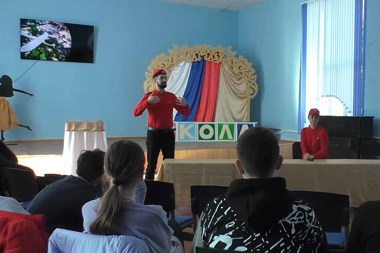 Окупанти хочуть перетворити українських дітей на секту "свідків Леніна-Сталіна-Путіна"