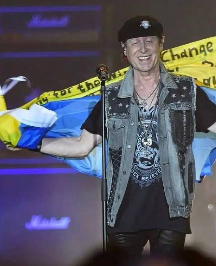 "Схиляю голову": фронтмен Scorpions захопився українцями та зізнався, що хоче сказати Зеленському. Відео