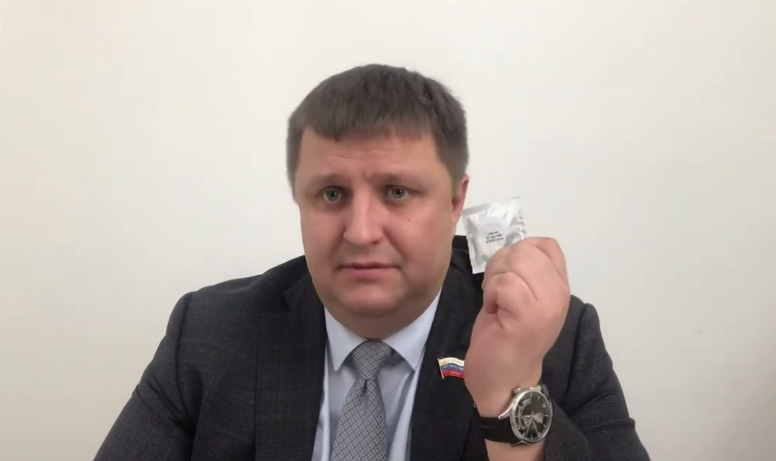 В России депутат думы вызвал коллегу на дуэль: "поединок" хотят провести в цирке, а деньги от продажи билетов отдадут на войну