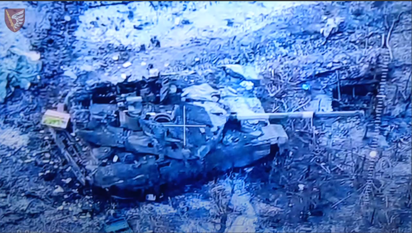 Превратили в металлолом: украинские десантники двумя выстрелами из Javelin уничтожили российский танк ''Прорыв''. Видео