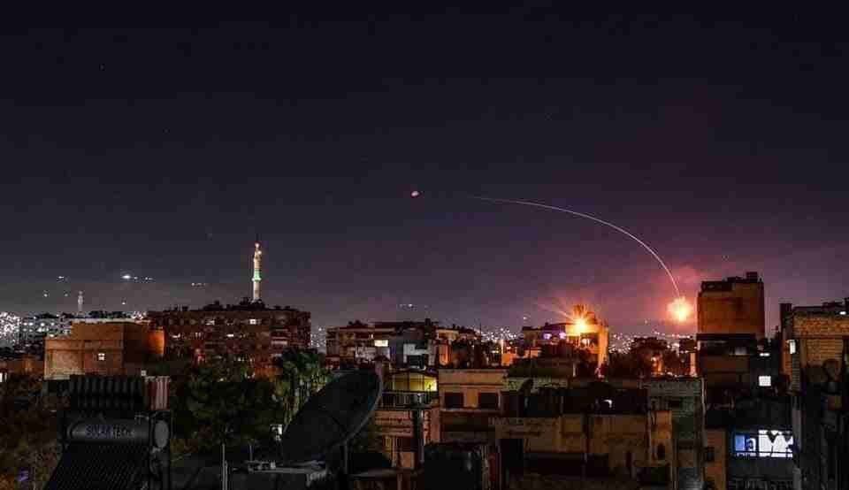 Авиация атаковала Сирию: под удары попали штаб иранских сил, аэродром и склады в Дамаске, есть погибшие. Фото и видео