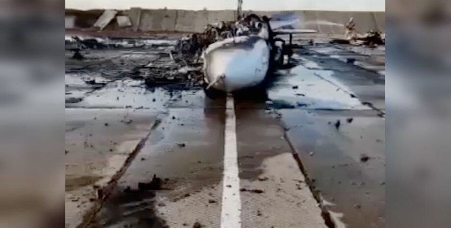 Уничтоженный самолет на авиабазе в Новофедоровке