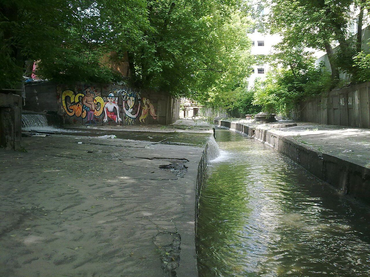 У мережі показали, як "ховали" у бетон русло річки Либідь у Києві в 1970-х роках. Архівне фото