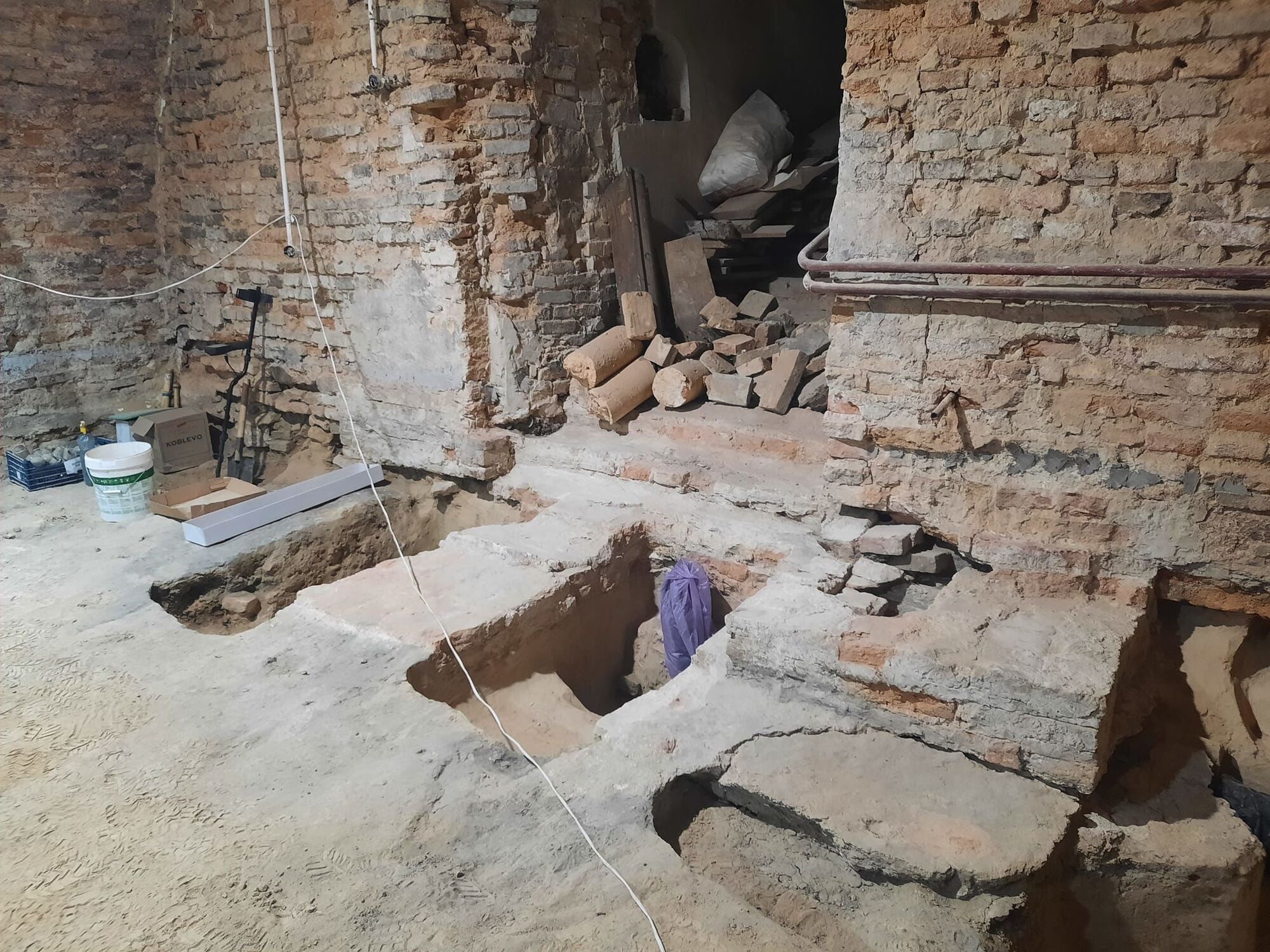 В Киеве обнаружили три загадочных подземных хода, ведущих в Софийский собор. Фото