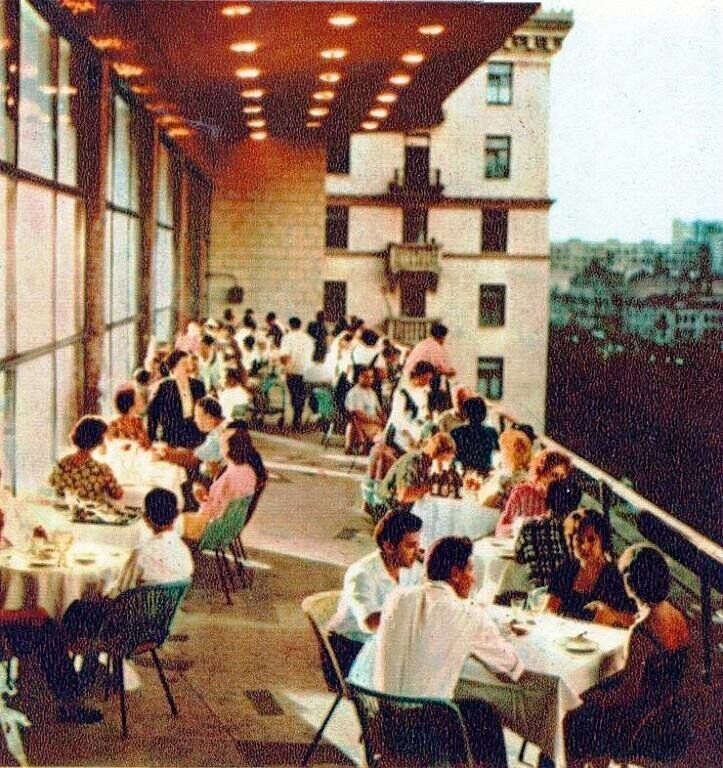 В сети показали, как выглядел легендарный ресторан "Метро" на станции "Хрещатик" в Киеве в 1970-х годах. Фото