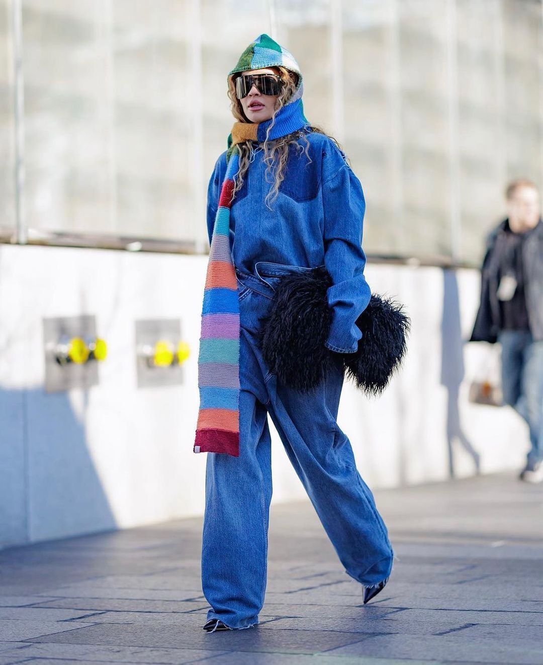 Рита Ора выгуляла в Нью-Йорке стильный образ от украинского бренда. Фото
