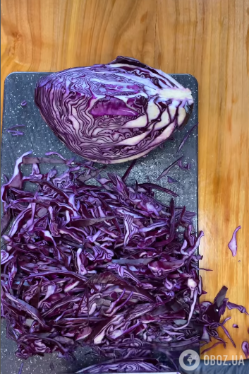 Какой вкусный салат приготовить из фиолетовой капусты: вариант бюджетного блюда