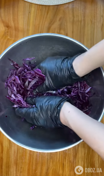 Який смачний салат приготувати з фіолетової капусти: варіант бюджетної страви