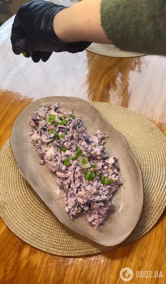 Який смачний салат приготувати з фіолетової капусти: варіант бюджетної страви