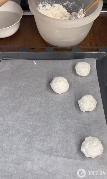 Смачне кокосове печиво без борошна: знадобиться всього 4 компоненти 