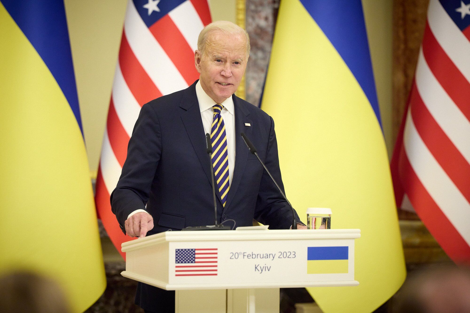 Президент США Джо Байден дает пресс-конференцию в Киеве