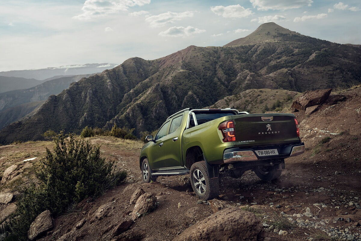 Дизельний пікап Peugeot Landtrek готується прибути в Україну