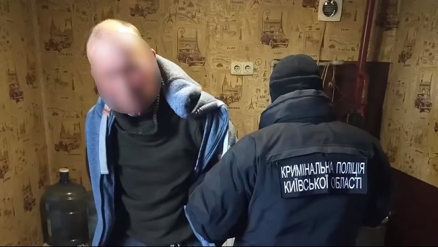 На Киевщине мужчина избивал соседку пистолетом по голове и изнасиловал ее