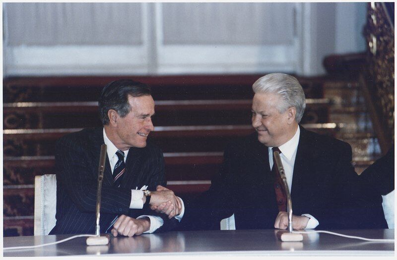 Президенты США Джордж Буш старший и России Борис Ельцин