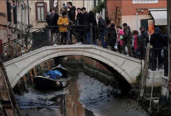 В Венеции начали пересыхать каналы из-за отсутствия дождей: Италии грозит засуха. Фото и видео