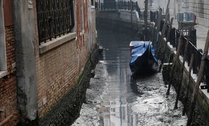 У Венеції почали пересихати канали через відсутність дощів: Італії загрожує засуха. Фото та відео 