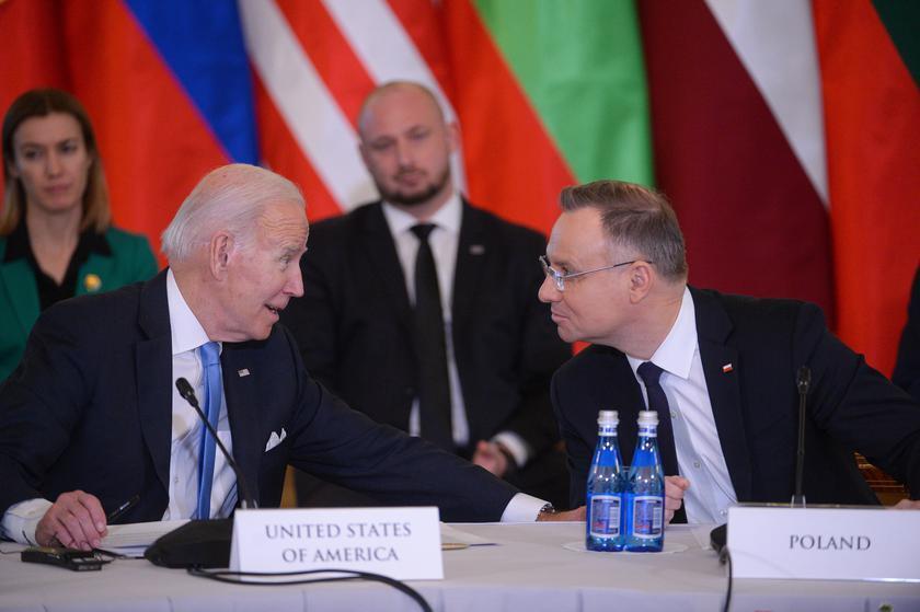 Байден рассмотрит инициативу Дуды разместить в Польше американских военных и оружие