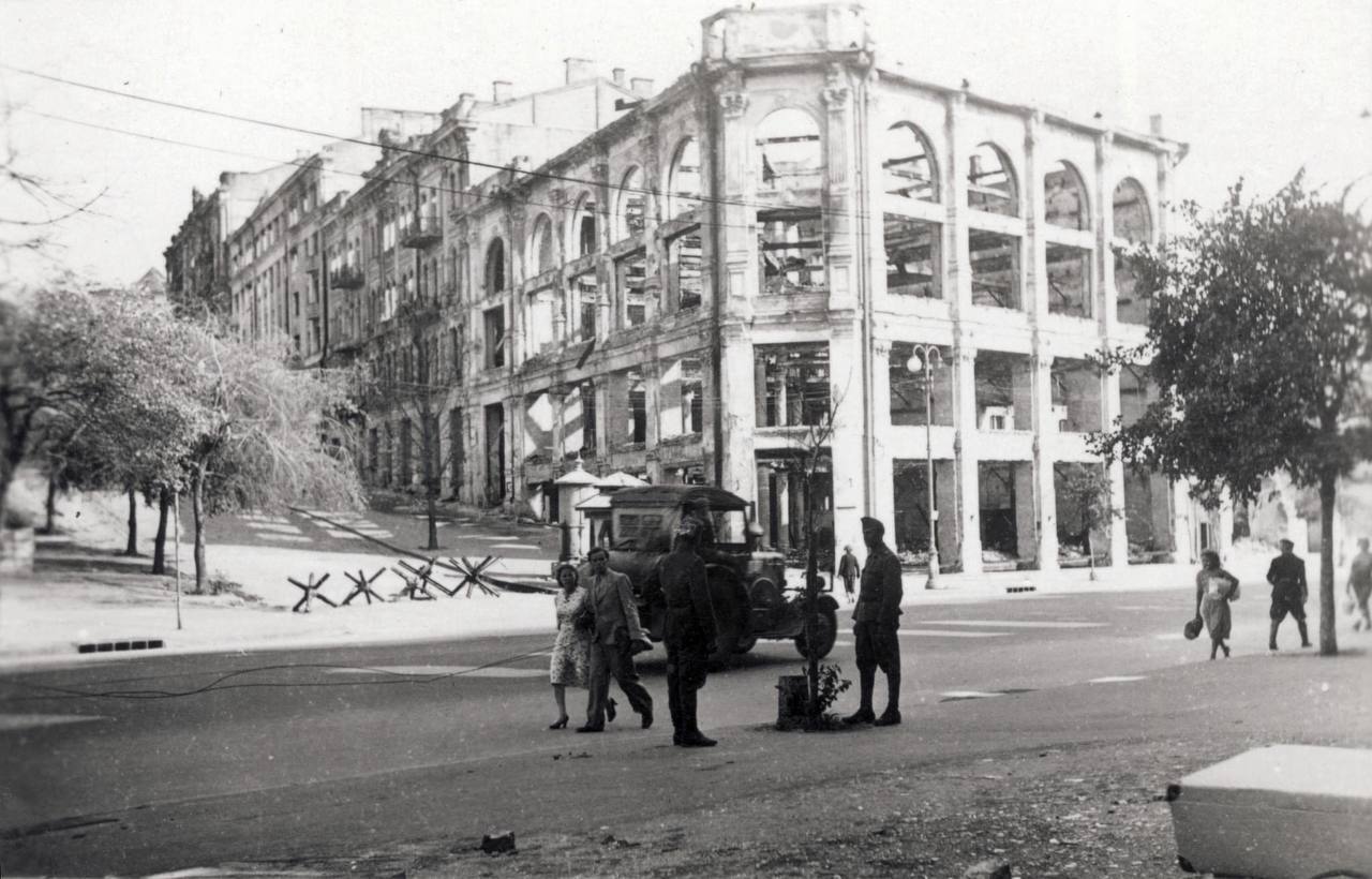 У мережі показали, який вигляд мав під час війни знищений комуністами центр Києва у 1942-43 роках. Фото