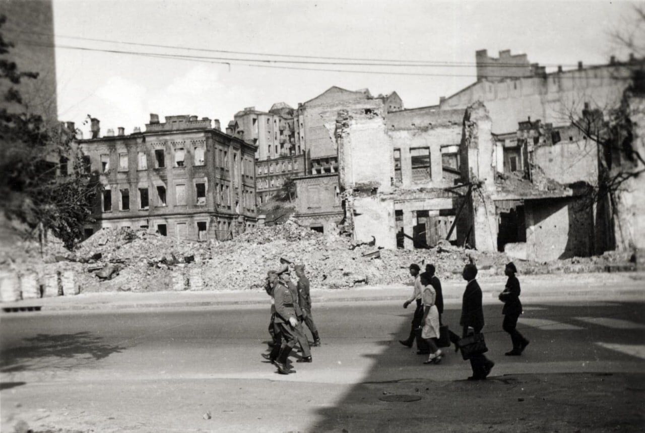 У мережі показали, який вигляд мав під час війни знищений комуністами центр Києва у 1942-43 роках. Фото