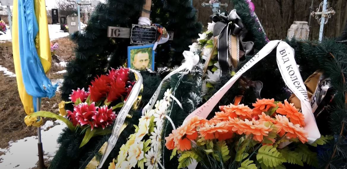 Не дожив кілька днів до свого 33-річчя: батько загиблого захисника України передав допомогу від держави на ЗСУ. Відео