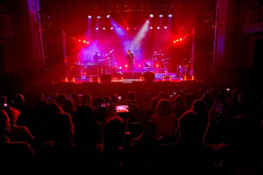 "Останній концерт у Драмтеатрі": гурт "Бумбокс" розчулив фанів ностальгією за Маріуполем. Фото