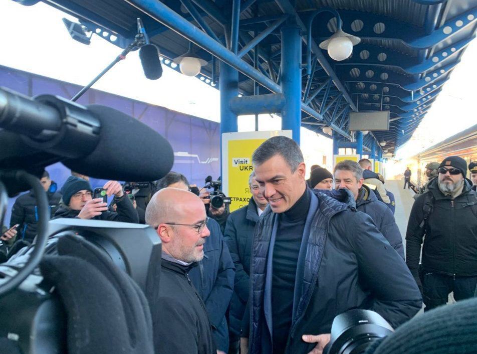 В Украину прибыл с визитом премьер Испании: посетил Бучу и Ирпень и осудил зверства оккупантов. Фото и видео