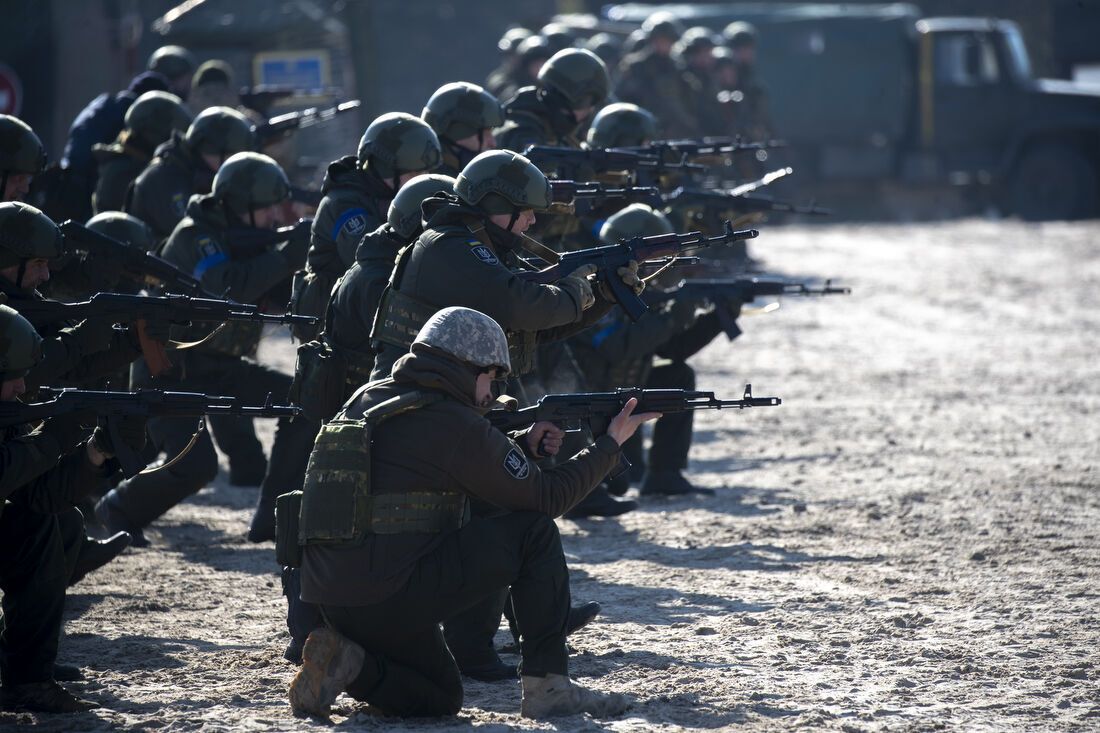 Кличко посетил полигон одной из воинских частей в Киевской области и передал бойцам помощь. Фото