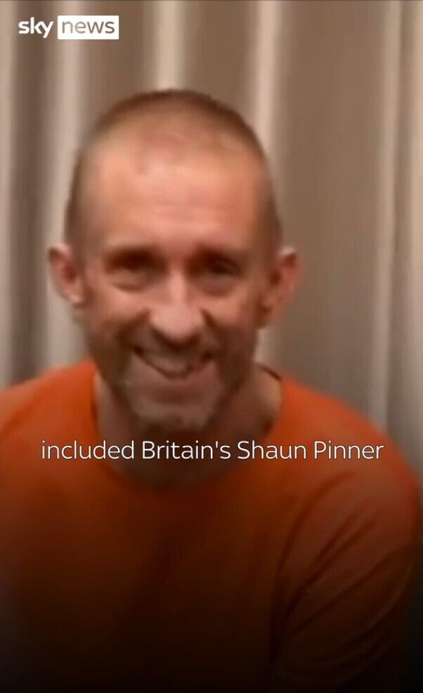 Разрезали ножом одежду и били током: освобожденный из плена британец рассказал, как его пытали оккупанты