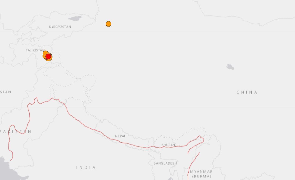 В Таджикистане недалеко от границы с Китаем произошло землетрясение магнитудой 7,2: подробности