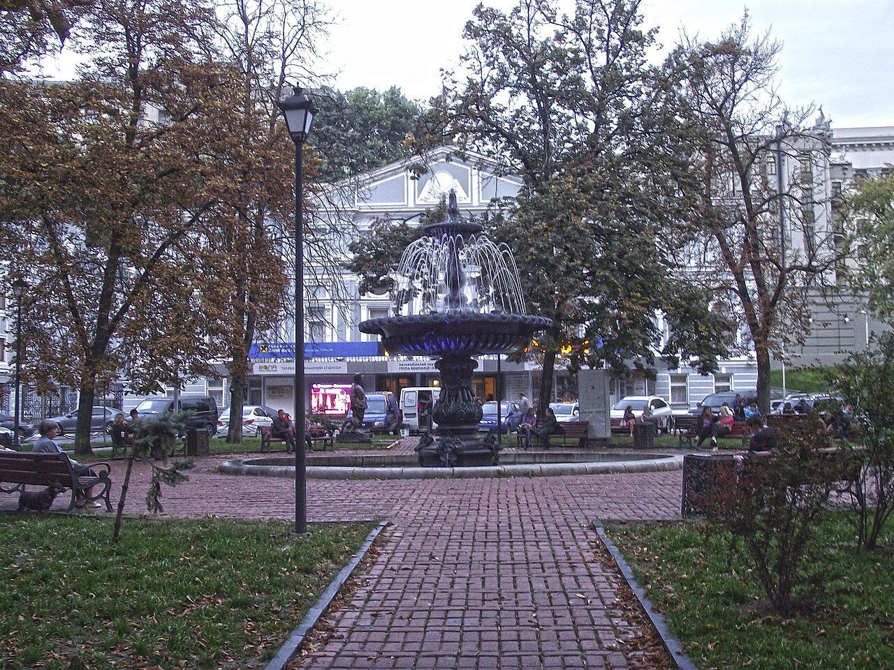 У столиці в 1900-х роках на місці театру Франка розташовувалися Київський Париж і водойма. Архівне фото