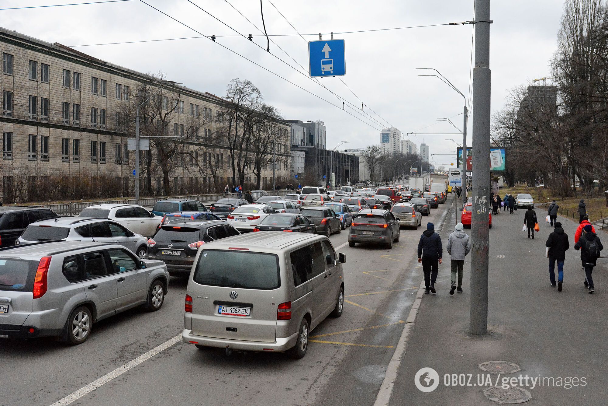 Первые взрывы, паника, пробки и очереди на АЗС: каким было 24 февраля для Украины год назад. Хроника событий и видео