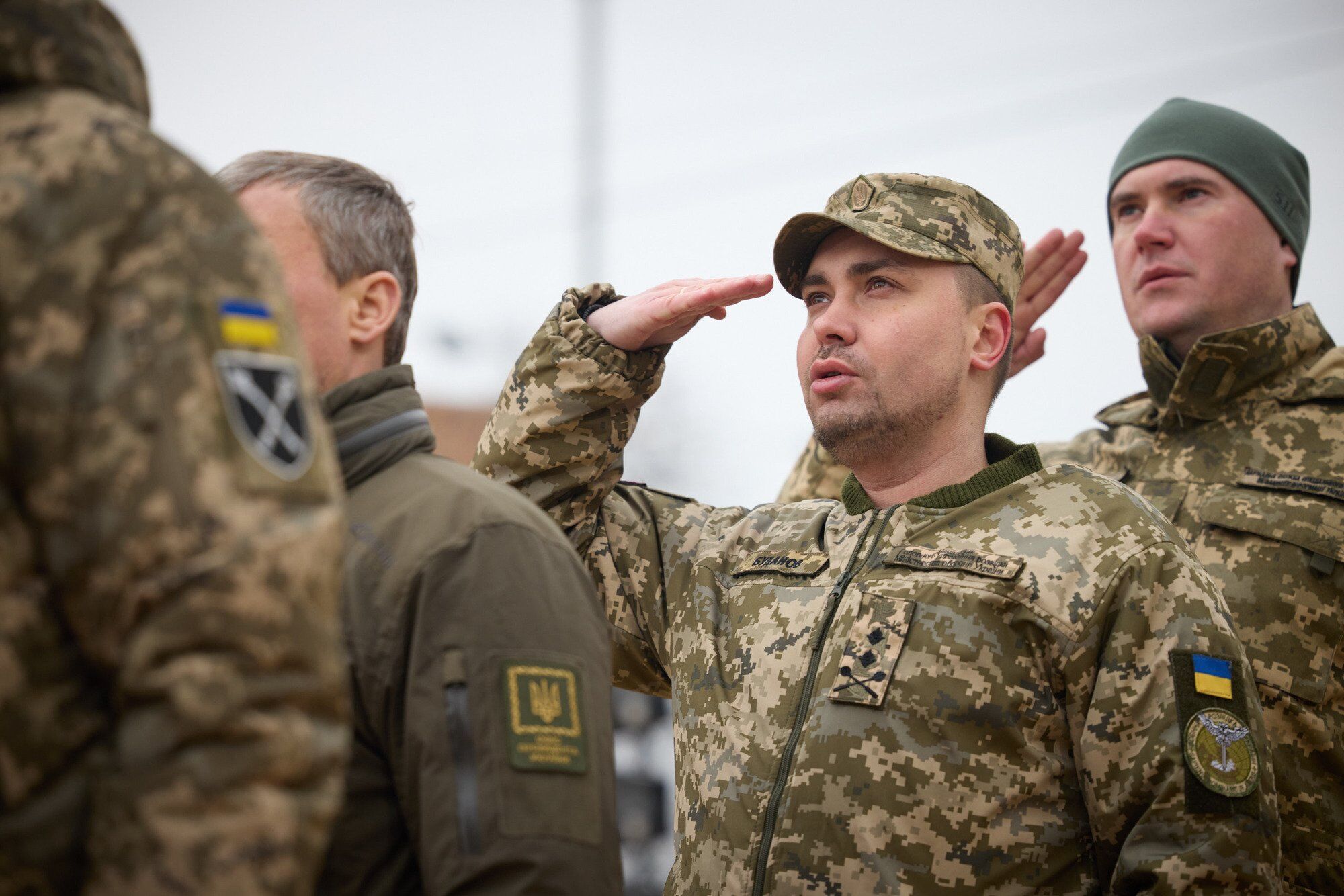 Зеленський у річницю війни Росії проти України вручив нагороди воїнам і вшанував пам'ять загиблих Героїв. Фото і відео