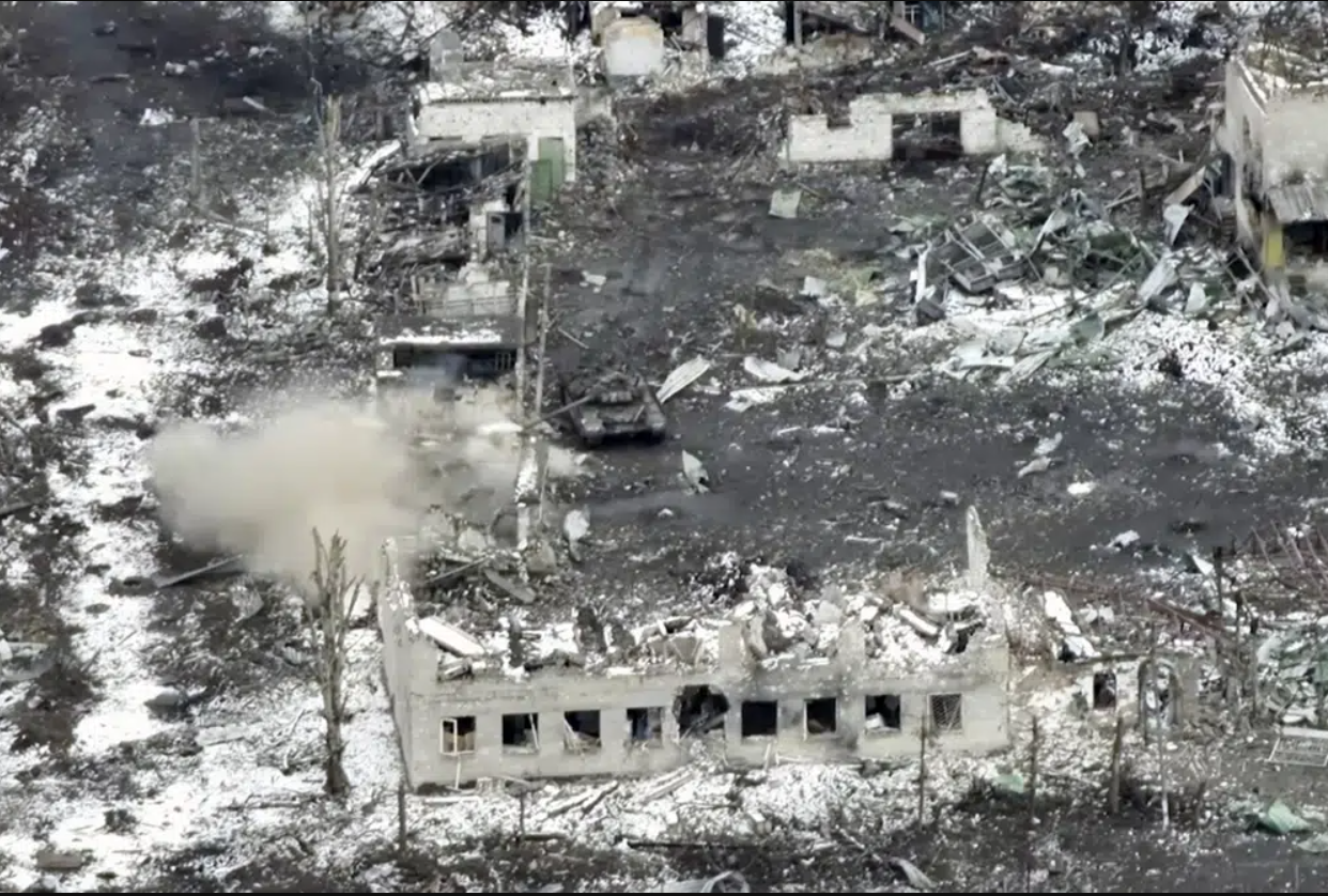 Мертва пустка: AP показало знищену окупантами Мар'їнку на відео з дрону