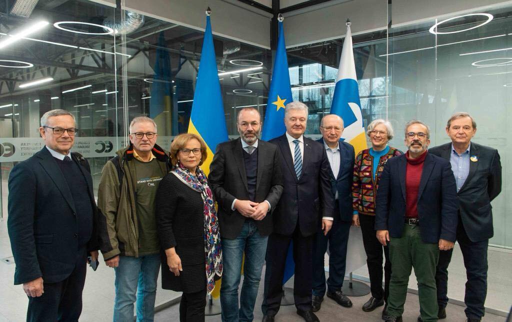 Порошенко зустрівся з делегацією ЄНП та закликав прискорити переговори про вступ України до ЄС