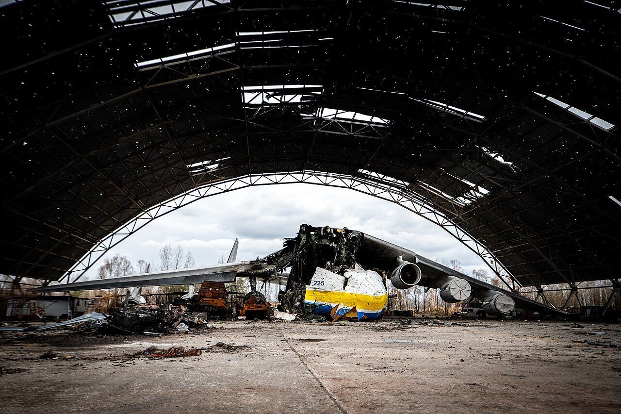 У мережі показали, який вигляд мав Ан-225 "Мрія" в Гостомелі після прильоту з авіасалону в Ле-Бурже в 1989 році. Унікальне фото