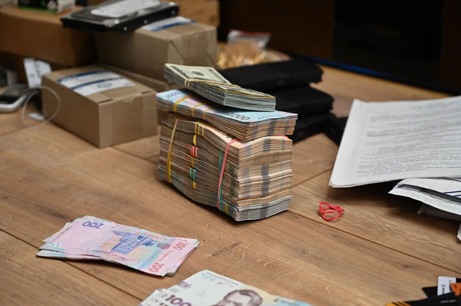 "Обеспечивали" наркотиками почти всю Украину: правоохранители разоблачили наркокартель с месячной прибылью в $1 миллион. Фото и все детали