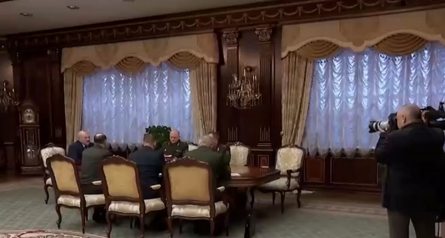 Лукашенко после "бавовны" в Мачулищах провел совещание с силовиками: заявил о событиях "внутреннего характера"