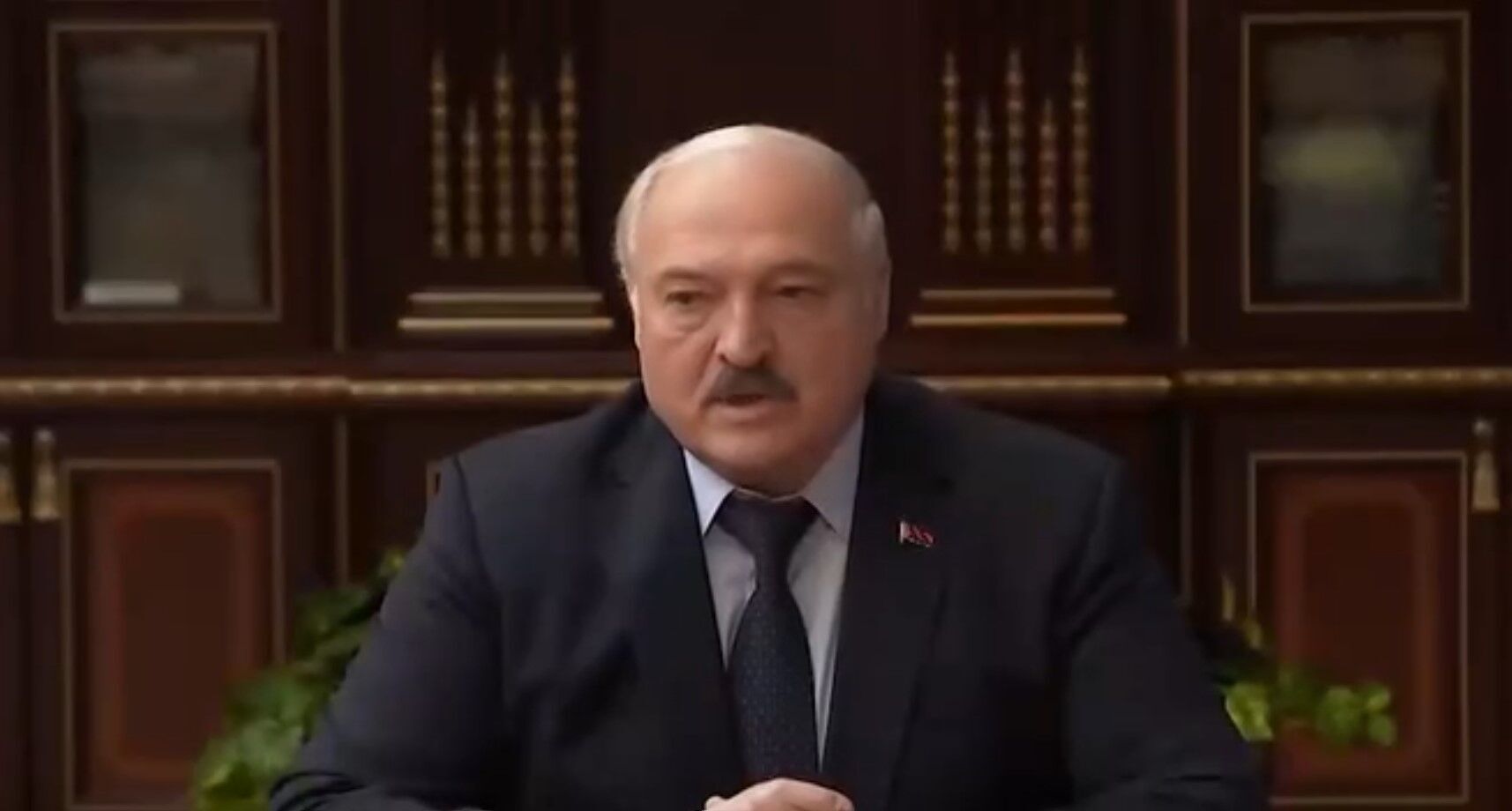 Лукашенко після "бавовни" в Мачулищах провів нараду із силовиками: заявив про події "внутрішнього характеру"