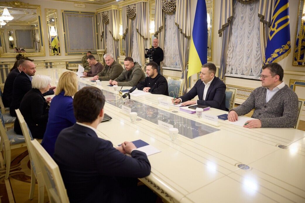 Надо еще больше санкций, чтобы Россия не могла финансировать войну: Зеленский встретился в Киеве с министром финансов США. Видео