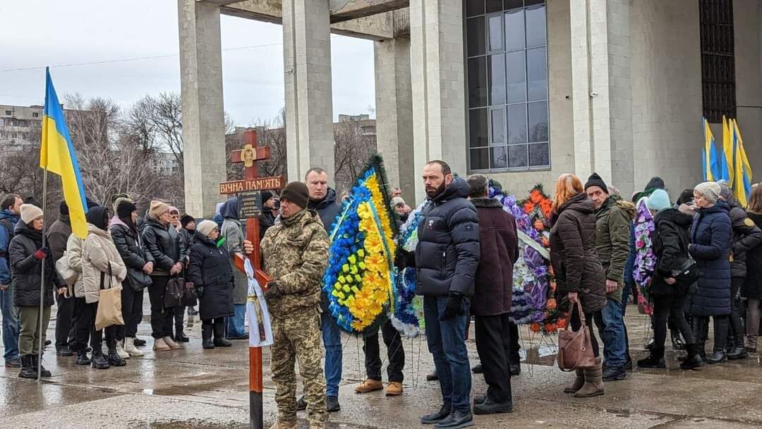 В марте ему должно было исполниться 34: на Харьковщине простились с воином, погибшим в боях за Бахмут. Фото