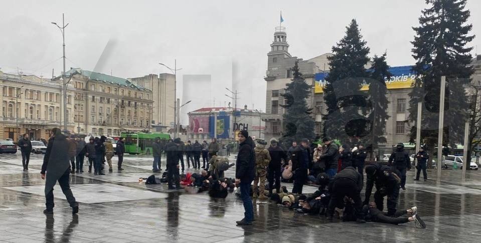Російська ІПСО не пройшла: в Києві та Харкові поліцейські запобігли конфлікту між молоддю. Фото і відео