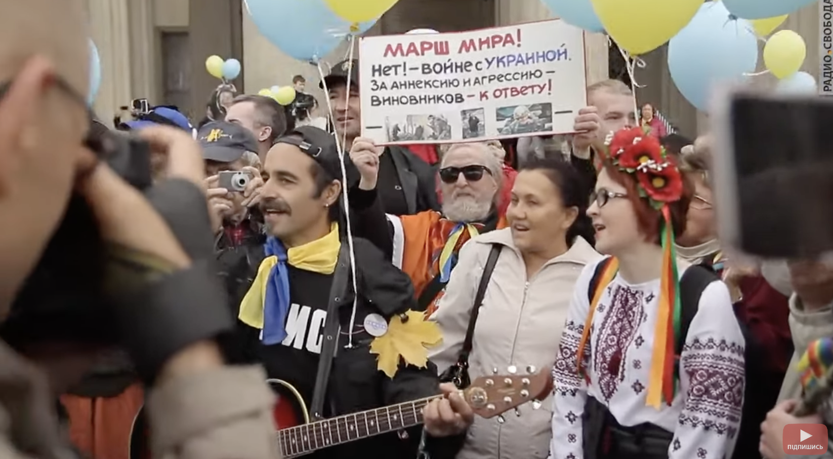 За 9 років з’явилася прірва: росіяни, які масово протестували проти війни в 2014 році, зараз закликають вбивати українців. Відео