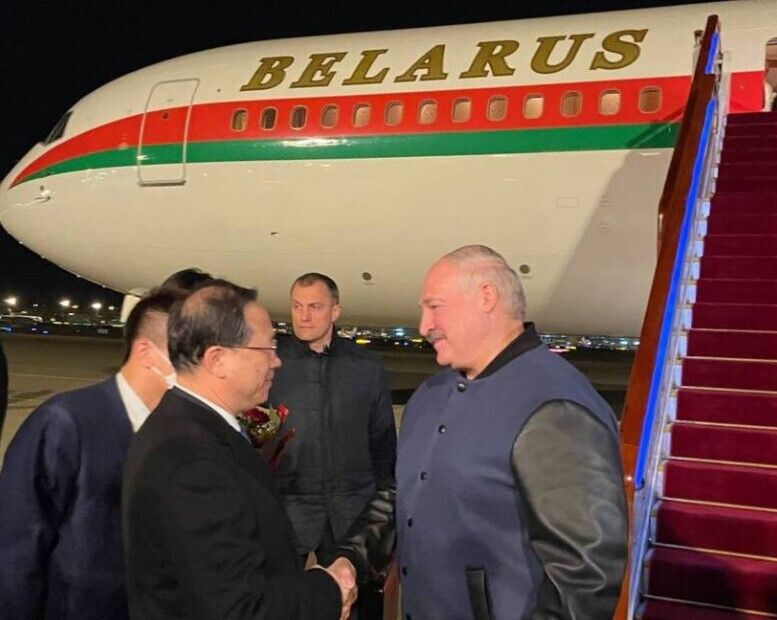 Лукашенко прибув у Пекін на зустріч із Сі: очікується підписання договорів "у ключових сферах". Фото