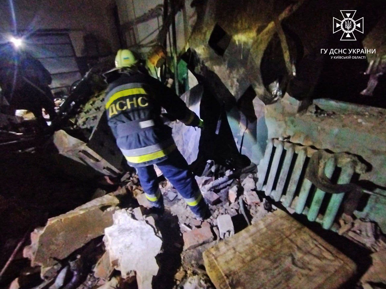 У Борисполі внаслідок вибуху було зруйновано котельню. Фото та відео